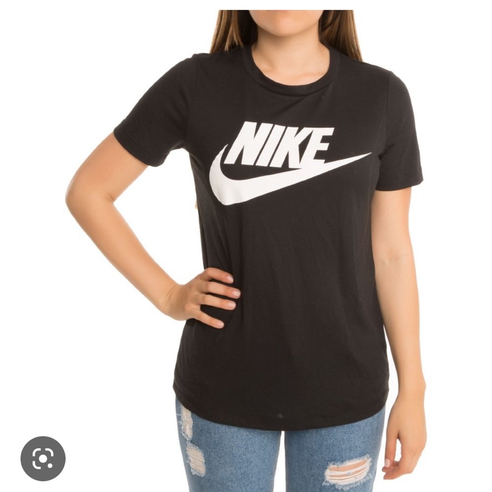 Nike Essential Tshirt